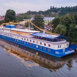 Úszó hotel Racek, Prága