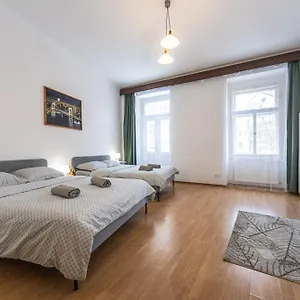 Wenceslas Square 2 Bedroom Apartamento
