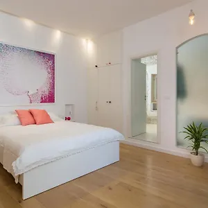 https://that-place-studio-apartment.splithotels.org